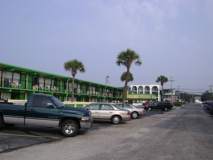 מירטל ביץ' Sea Hawk Oceanfront Motel מראה חיצוני תמונה