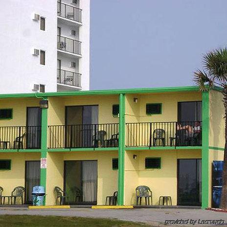 מירטל ביץ' Sea Hawk Oceanfront Motel מראה חיצוני תמונה