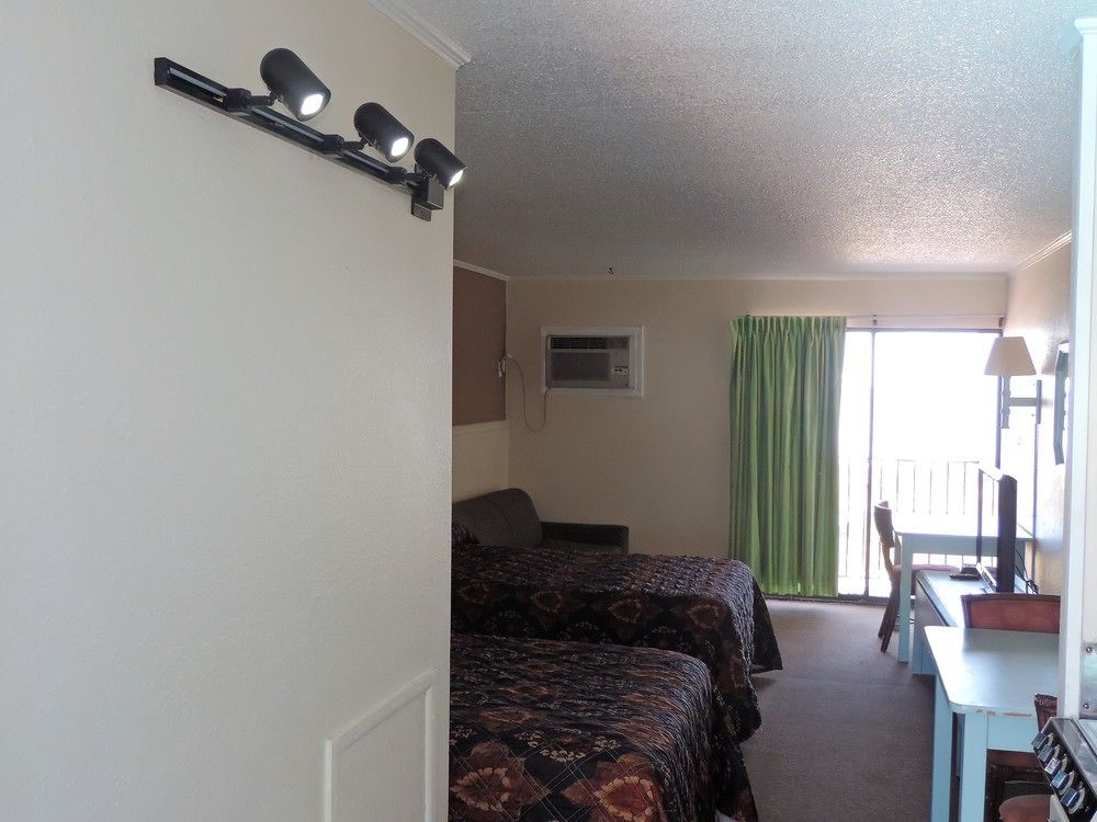 מירטל ביץ' Sea Hawk Oceanfront Motel מראה חיצוני תמונה