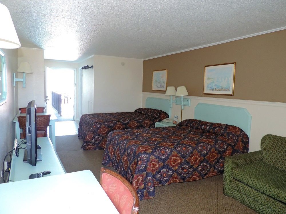 מירטל ביץ' Sea Hawk Oceanfront Motel מראה חיצוני תמונה