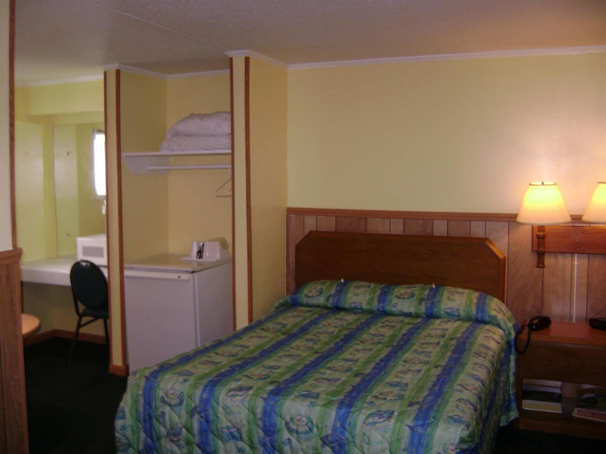 מירטל ביץ' Sea Hawk Oceanfront Motel מראה חיצוני תמונה