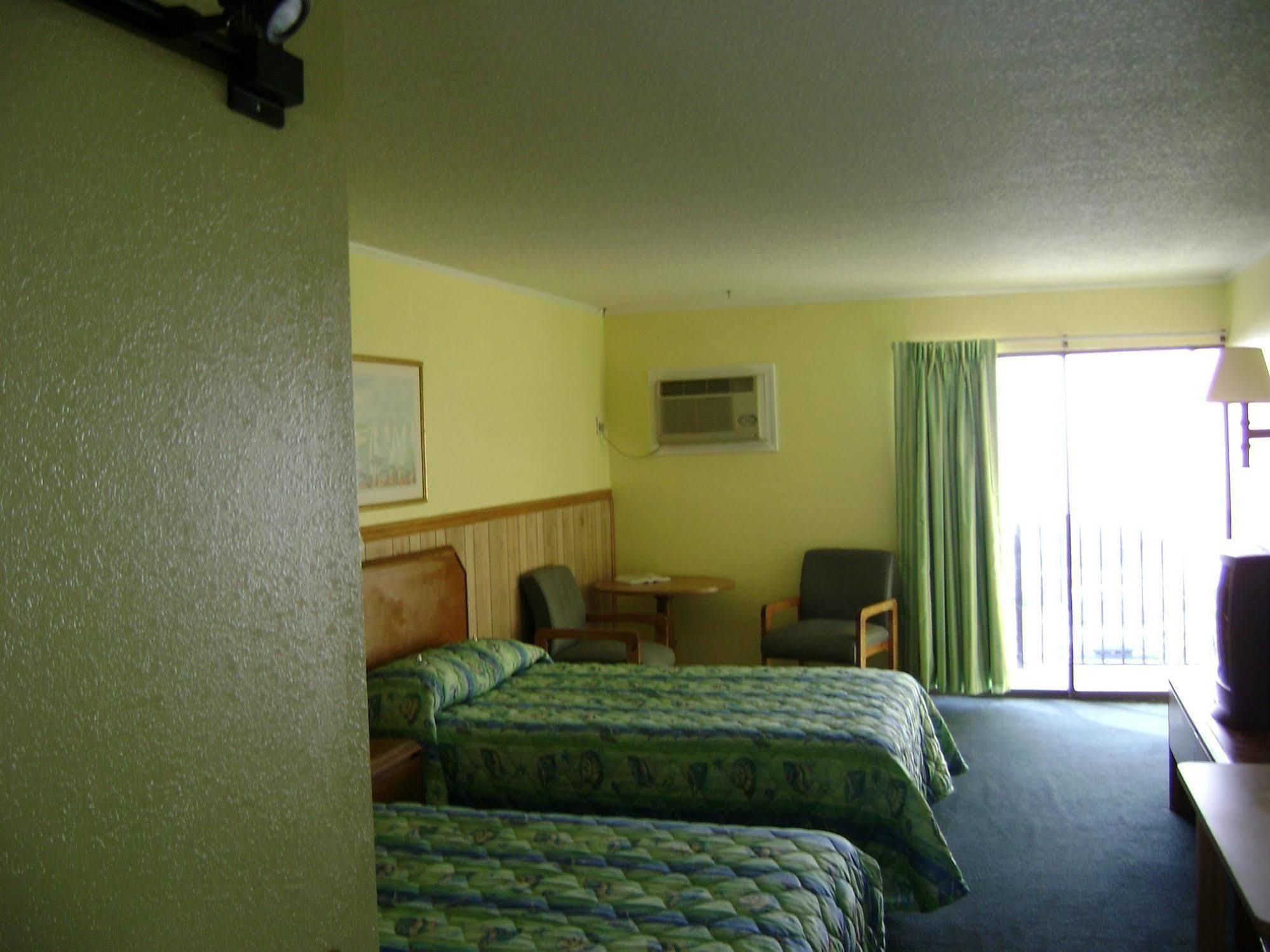מירטל ביץ' Sea Hawk Oceanfront Motel מראה חיצוני תמונה