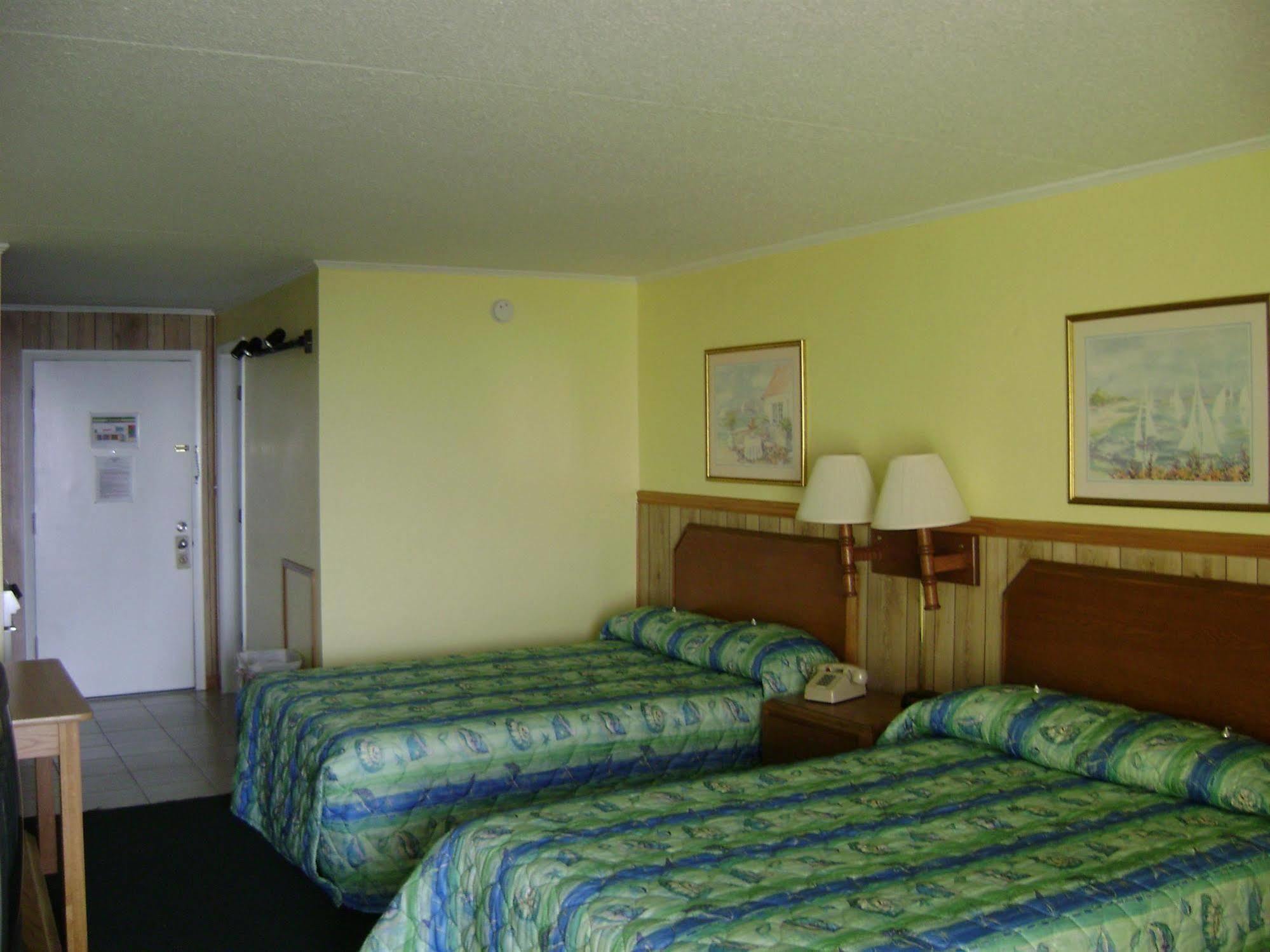 מירטל ביץ' Sea Hawk Oceanfront Motel מראה חיצוני תמונה