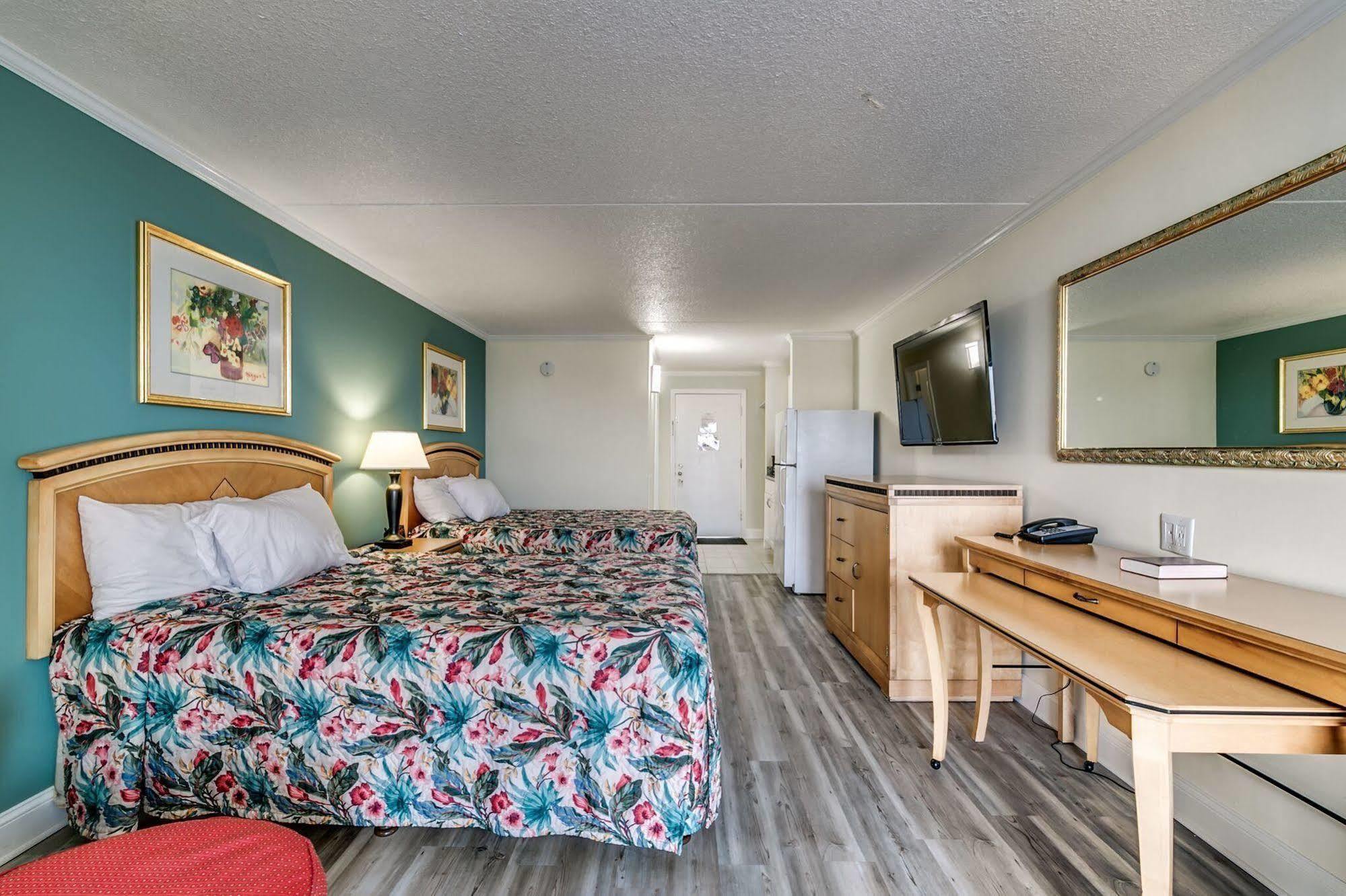 מירטל ביץ' Sea Hawk Oceanfront Motel מראה חיצוני תמונה