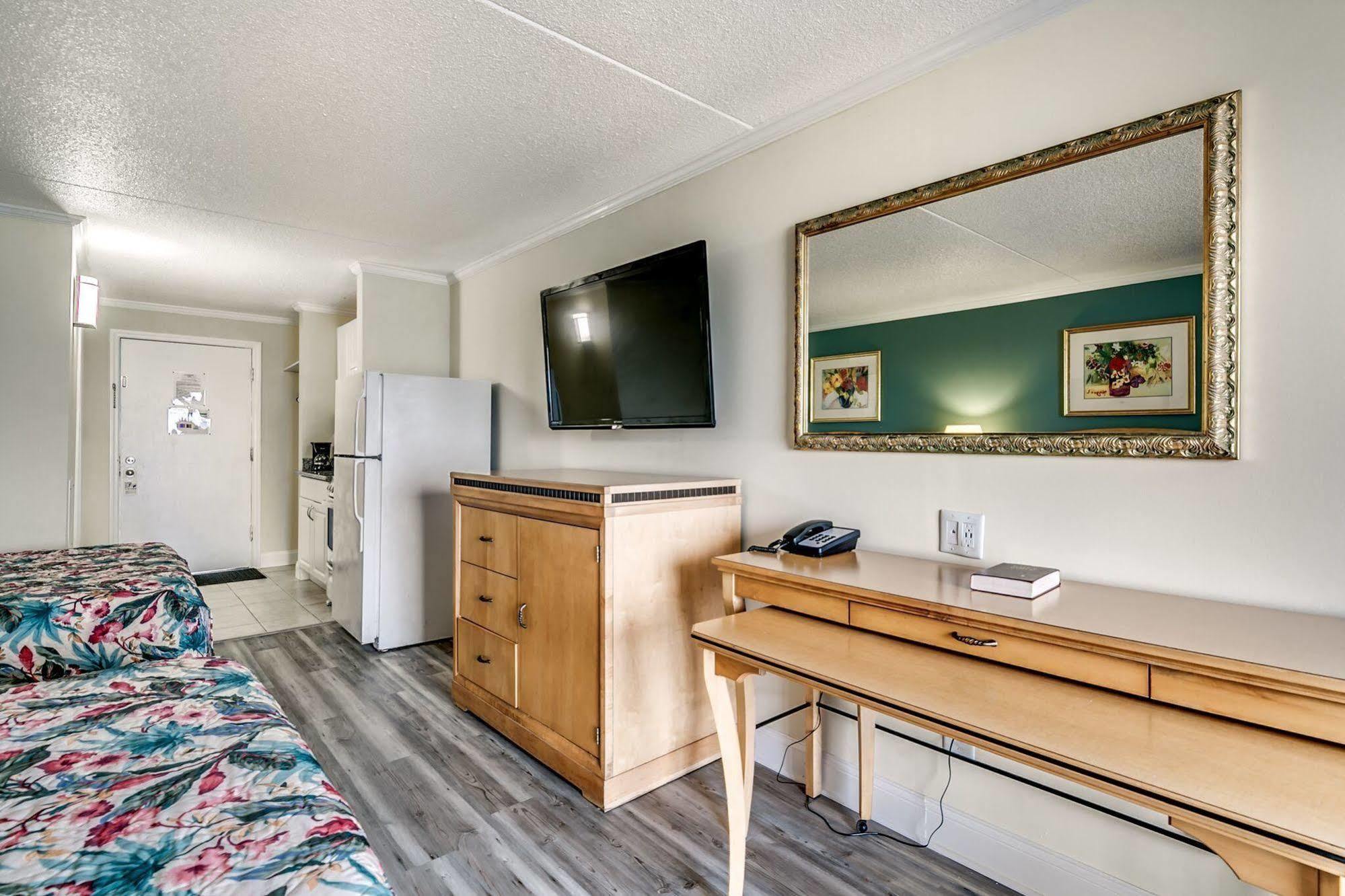 מירטל ביץ' Sea Hawk Oceanfront Motel מראה חיצוני תמונה